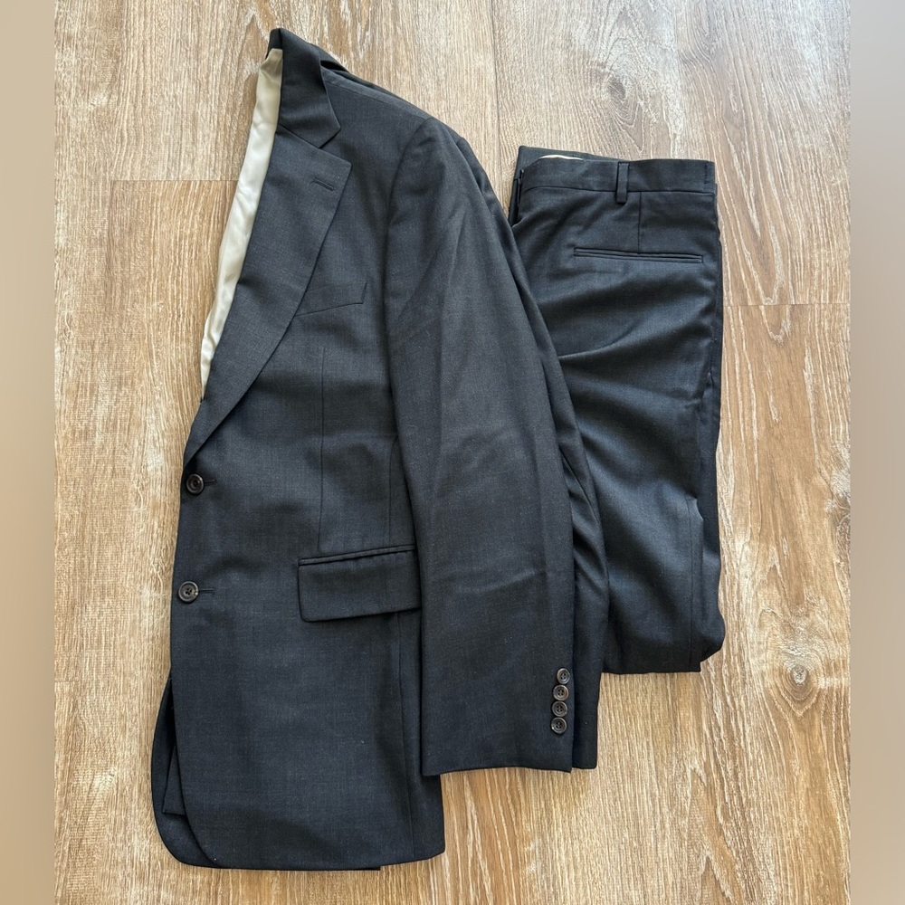 Paul Stuart Super 120s Lightweight Wool Suit - Picture 9 of 9